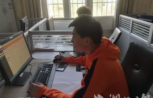 电子商务专业大学生直播