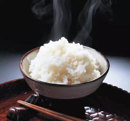 日本部分学校午餐减少供应米饭，背后原因及影响分析