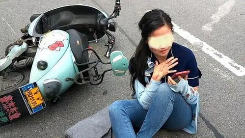 女子骑电动车撞上前车竟赖后车撞她